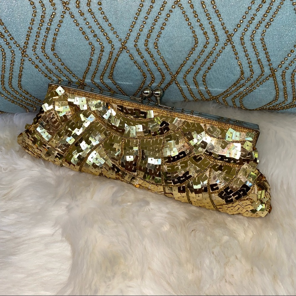 NWT. Gold sequin clutch with hidden chain handle EVENING BAG
